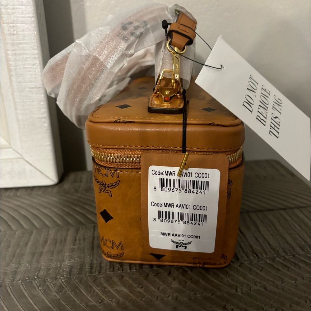 The Rockstar vanity case. Certificate of authenticity included.